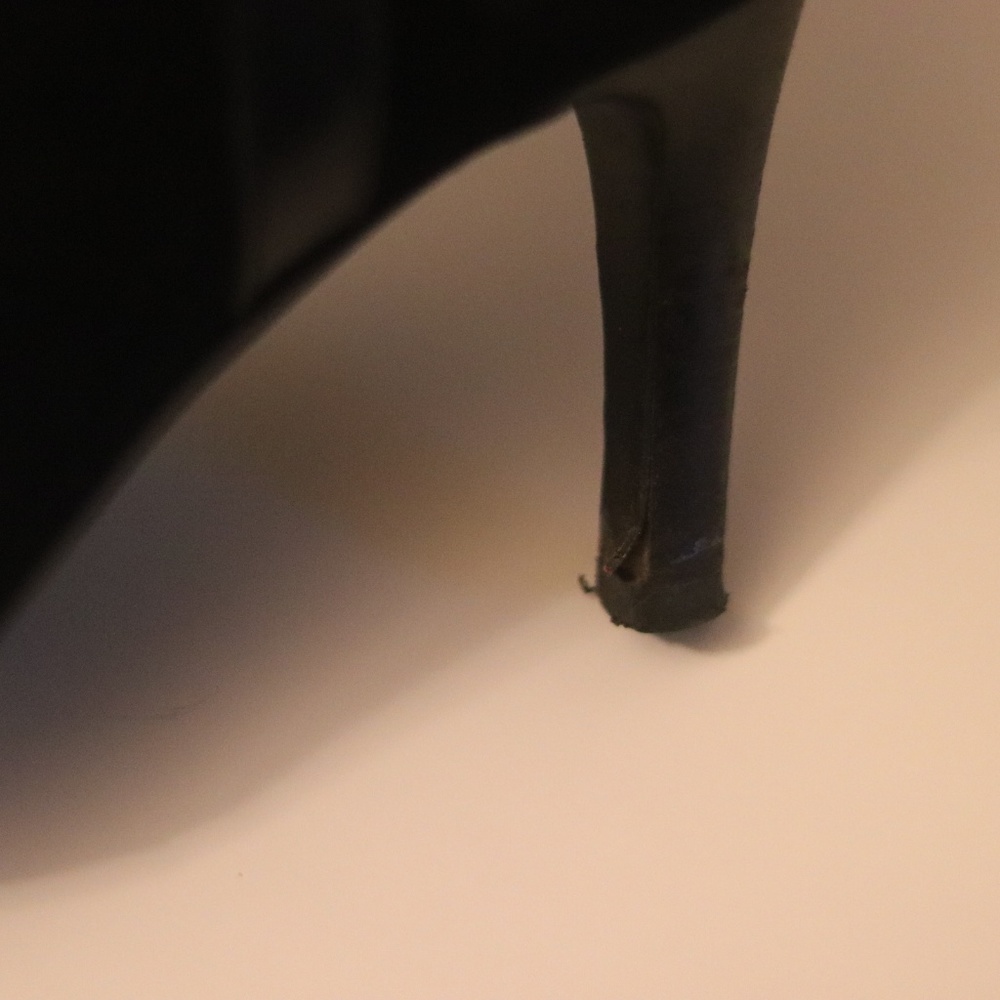 Gucci Mid Length Knee-High Boots with Stripe - Picture 2 of 8